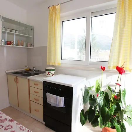 Lidija Mit Terrasse Und Meerblick By Interhome *