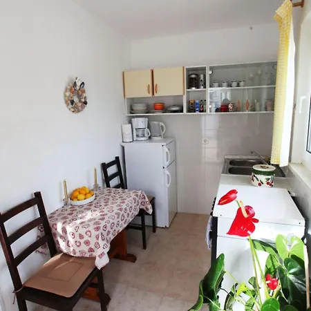 Daire Lidija Mit Terrasse Und Meerblick By Interhome